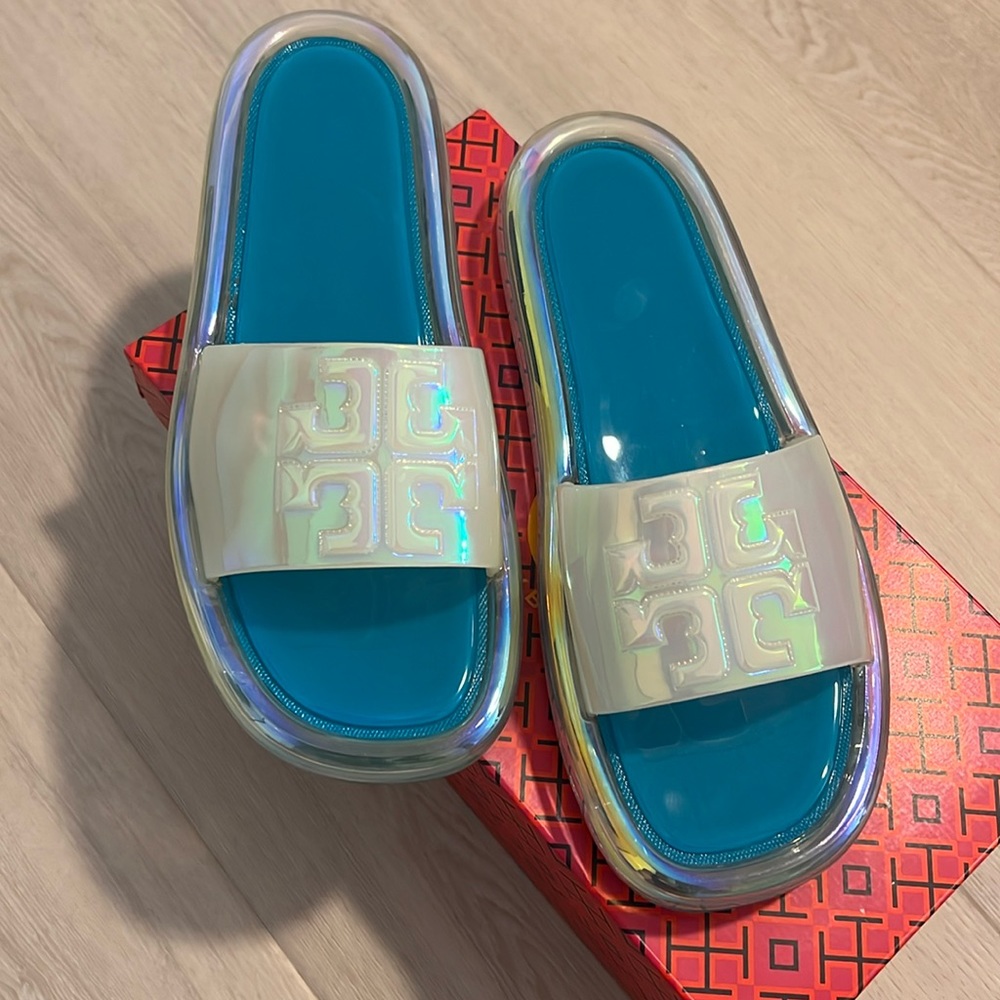 LIKE NEW. Tory Burch jelly slides.